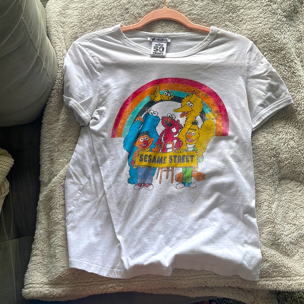 Uniqlo Sesame Street t-shirt size M